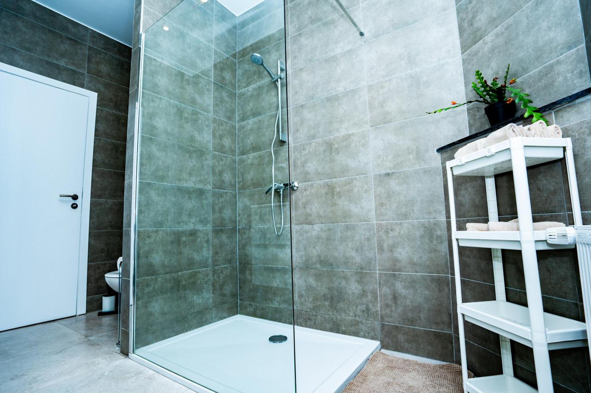 Chambre R0 Avec Salle De Bain Partagee Pres De L'Hopital De La Citadelle A เลียจ ภายนอก รูปภาพ